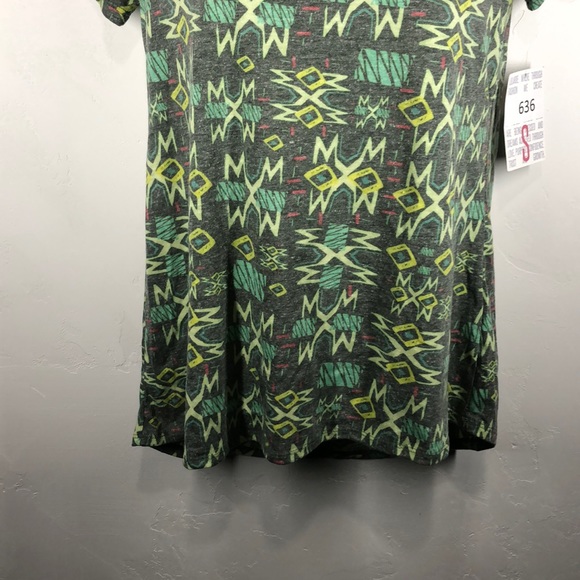 NWT LuLaRoe green print Classic T size small - Picture 3 of 9